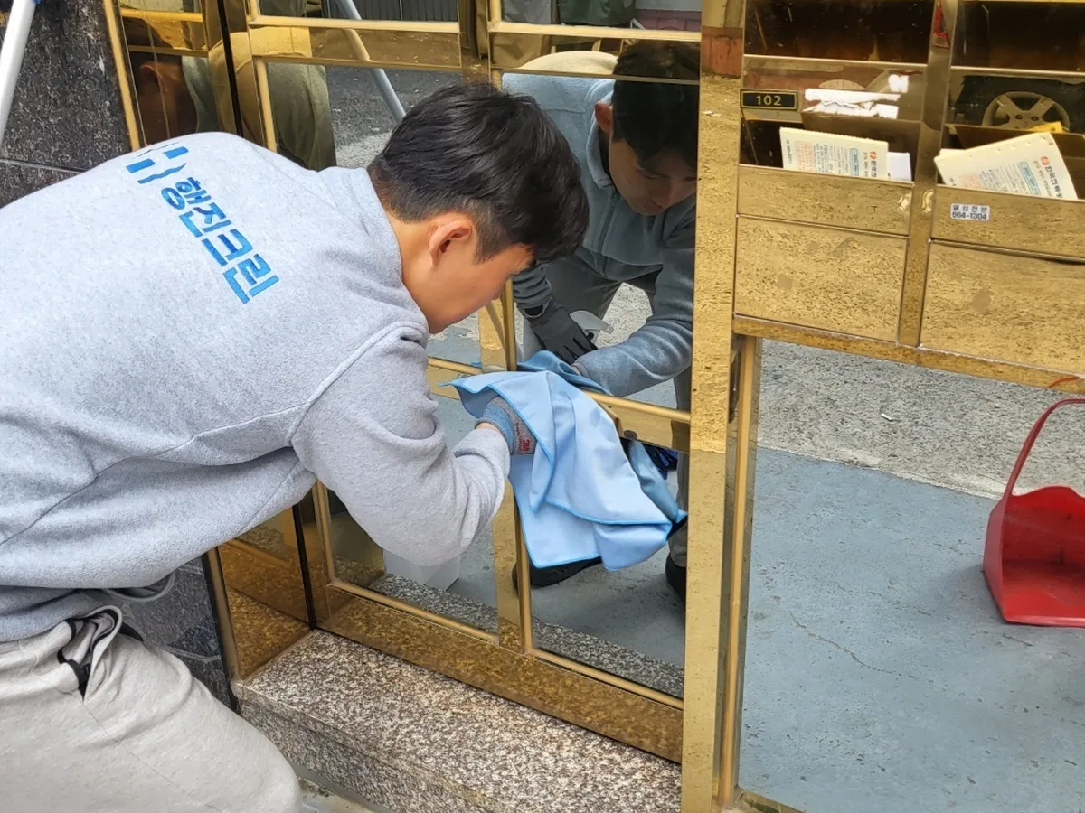 부천시 원미구 상동 상가 난간·손잡이 계단실 위생청소 사례 - 행진크린